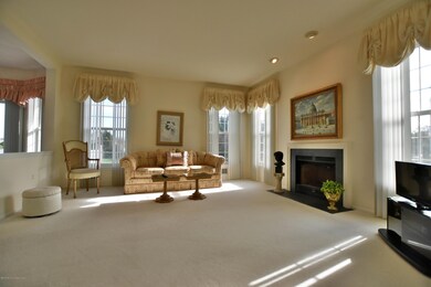 005_Family Room
