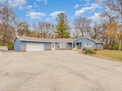 270 E Southmor Rd, Morris, IL 60450 - photo 2