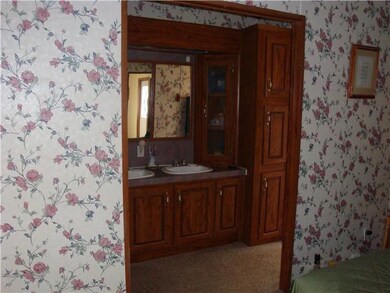 .....with an adjoining Full Bath.