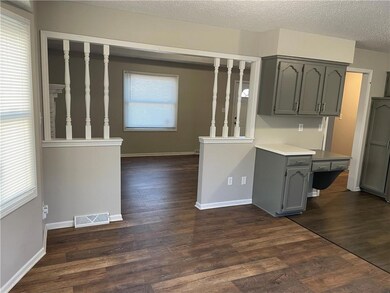 404 N Washington St, Raymore, MO 64083 - photo 5