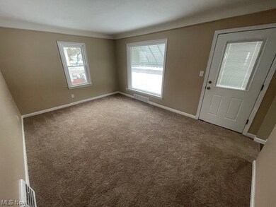 5537 Thomas St, Maple Heights, OH 44137 - photo 3