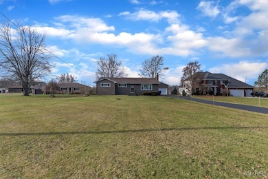 4567 Beach Ridge Rd, Lockport, NY 14094 - photo 5