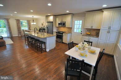 8813 Queen Elizabeth Blvd, Annandale, VA 22003 - photo 3