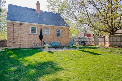 843 N Summit St, Wheaton, IL 60187 - photo 3