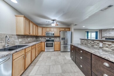 309 Casas Del Norte St, Granbury, TX 76049 - photo 5