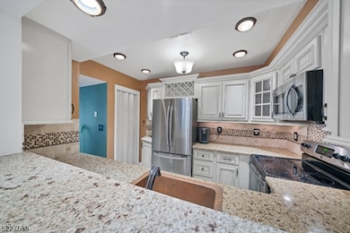 21 Owl Ct unit 21, Three Bridges, NJ 08887 - photo 5