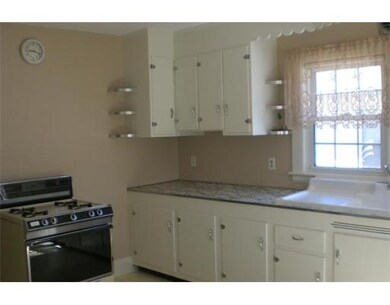 17 Sycamore St, Fairhaven, MA 02719 - photo 3