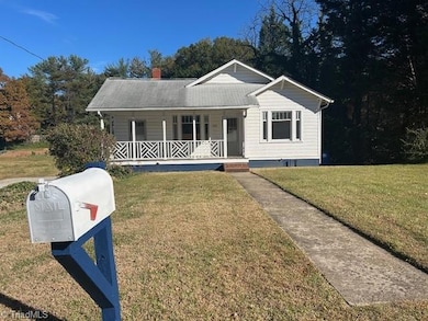 3800 Cavalier Dr, Winston Salem, NC 27104 - photo 2