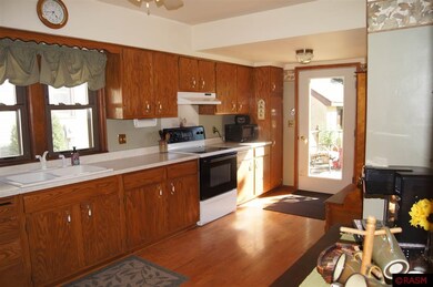 723 N Jefferson St, New Ulm, MN 56073 - photo 2