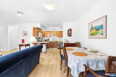 Foxhill Manor unit CT114, Norwood, NJ 07648 - photo 3