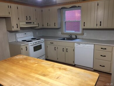 534 North Cir, Bethlehem, PA 18018 - photo 4