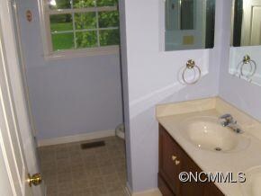 124 Lakeview Acres Dr, Asheville, NC 28806 - photo 6