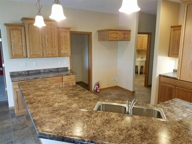 6721 Hoover Trail Rd SW, Cedar Rapids, IA 52404 - photo 5