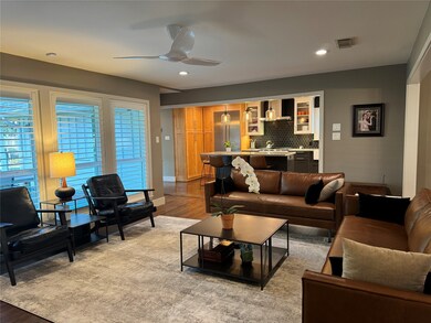 330 Wycliffe Dr, Houston, TX 77079 - photo 4