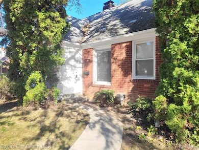 22772 Brittany Ave, Eastpointe, MI 48021 - photo 2