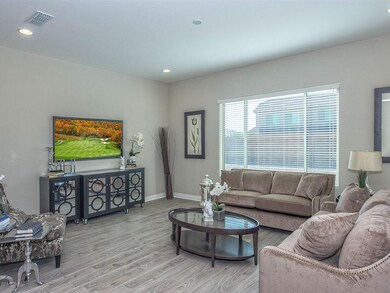 004_Relaxing Family Room