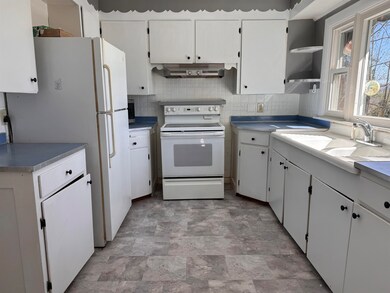 20 Leslie Ave, Claremont, NH 03743 - photo 6