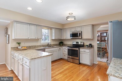 13150 Rounding Run Cir, Herndon, VA 20171 - photo 5