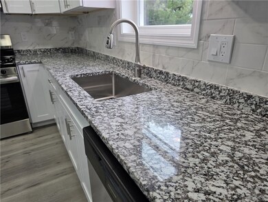 17 Bergen St unit 2nd FL, Providence, RI 02908 - photo 4