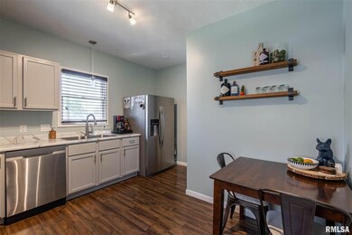 1726 N Fillmore St, Davenport, IA 52804 - photo 2
