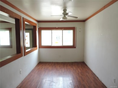 Dining room.