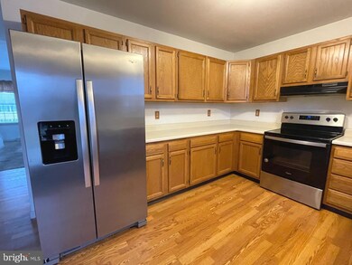 2254 N Point Dr, York, PA 17406 - photo 5