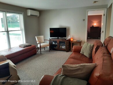 516 Evergreen Dr, Falls, PA 18615 - photo 7