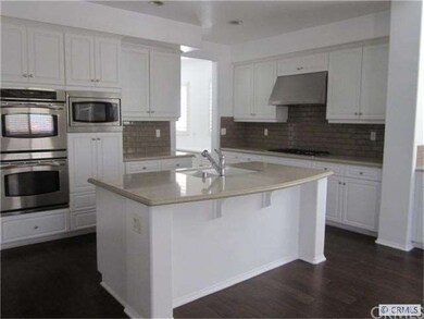 Upgraded kitchen with double oven & lots of extra 