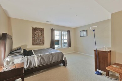 first floor bedroom or study with full bath