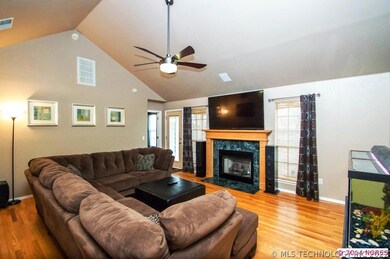 This great room accommodates  LARGE furniture. Thi