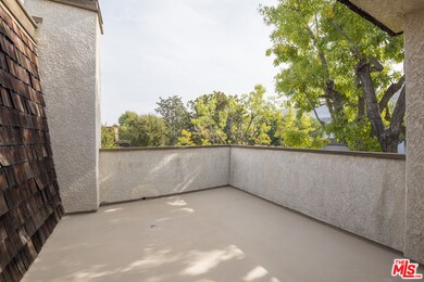13939 Riverside Dr, Sherman Oaks, CA 91423 - photo 2