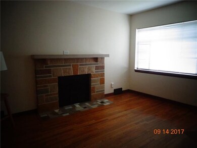 LIVING ROOM WITH DECORATIVE FIREPLACE