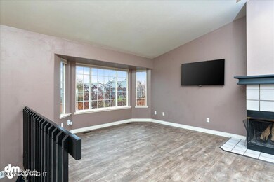 03-Living Room_MAX3825