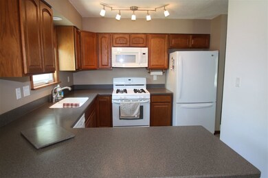 1321 Edgewood Dr, Waterloo, IA 50701 - photo 4