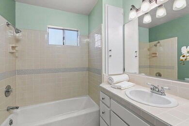 6-web-or-mls-UpmarketMedia_404WOakView-1
