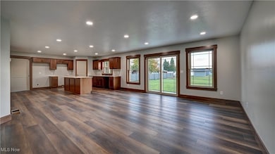 913 Zerelda St NW, Strasburg, OH 44680 - photo 4