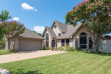 628 Ashley Dr, Hurst, TX 76054 - photo 4