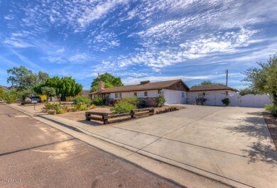 HUGE DRIVEWAY