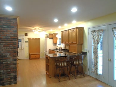 9 Dennis St, Skowhegan, ME 04976 - photo 5