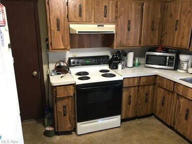 2536 - 2538 Meadows Ave NW, Massillon, OH 44647 - photo 2