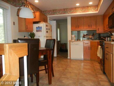 20611 Highland Hall Dr, Montgomery Village, MD 20886 - photo 3