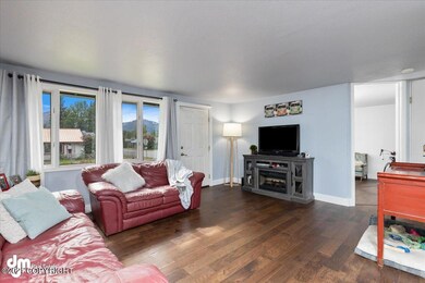 02-Living Room 20210623-DW-0176