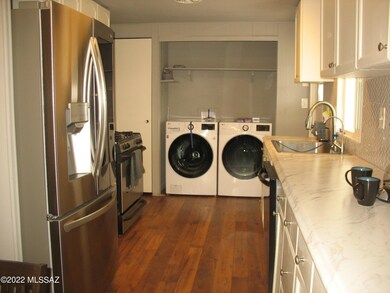 5652 Circle Z Kitchen 1