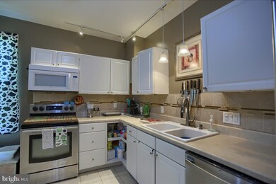 122 E Locust St, Mechanicsburg, PA 17055 - photo 7