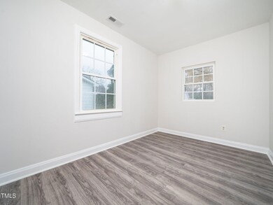 12-web-or-mls-519 N Cypress-16