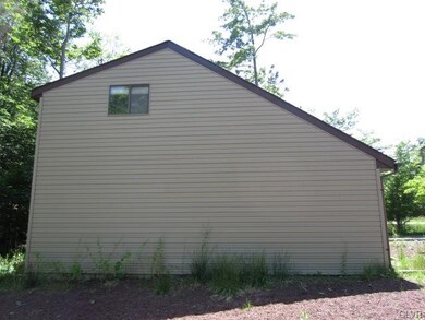 519 W Country Place Dr, Tobyhanna, PA 18466 - photo 6