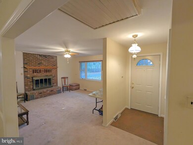 39563 Jarrell Dr, Mechanicsville, MD 20659 - photo 2
