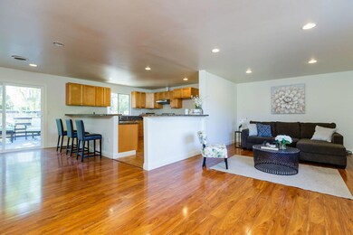 003_3family_room