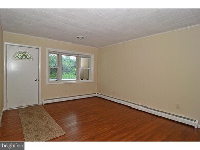 927 Philadelphia Ave, Reading, PA 19607 - photo 3