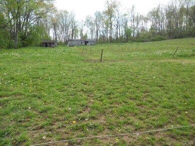 6142 Indian Creek Rd, Zionsville, PA 18092 - photo 3